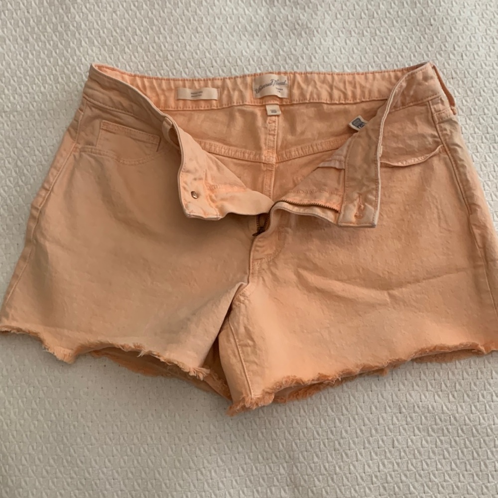 Universal threads high rise jean shorts size 12 - Picture 4 of 4